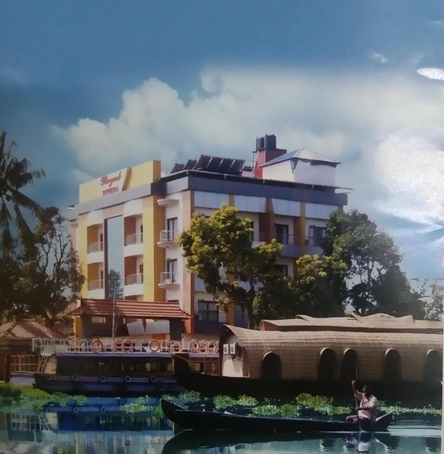 Royal Riviera Houseboats Hotel Kumarakom Exterior photo